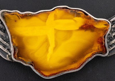 27123588b - Bernstein Collier, 1950er Jahre, Silber gepr., mittig Butterscotch-Bernstein ...