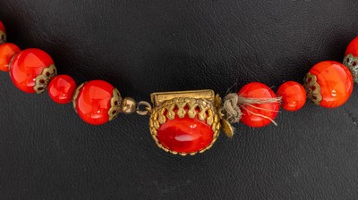 27123591a - Glaskette, Murano 1940er-50er Jahre, rotes Glas, Mittelteil an Astkorallen erinnernd, ...