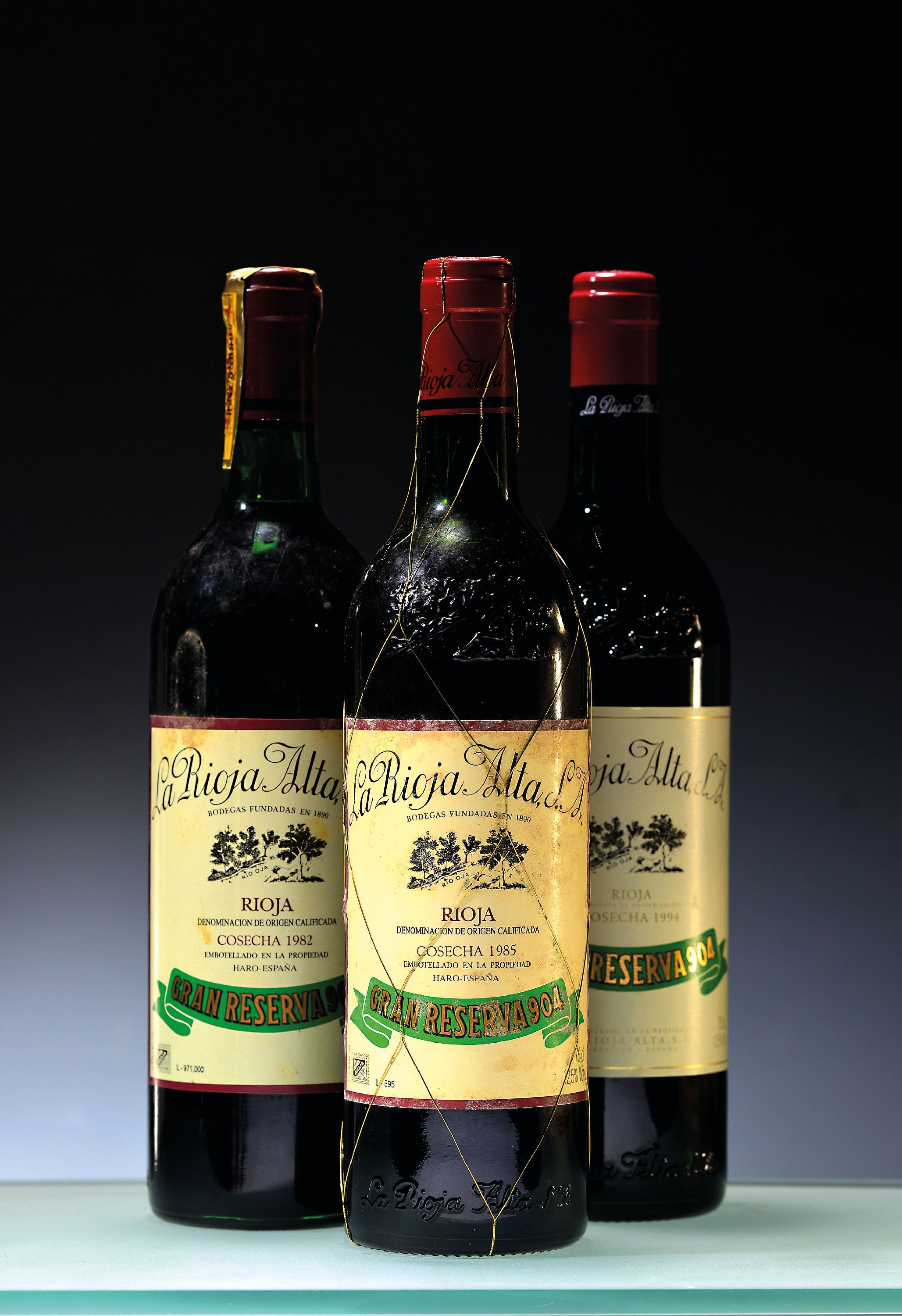 Image 27123626 - 3 Flaschen La Rioja Alta S.A. Gran Reserva 904, Jg. 1982/85/94, Rioja DOCa, Spanien, je ...