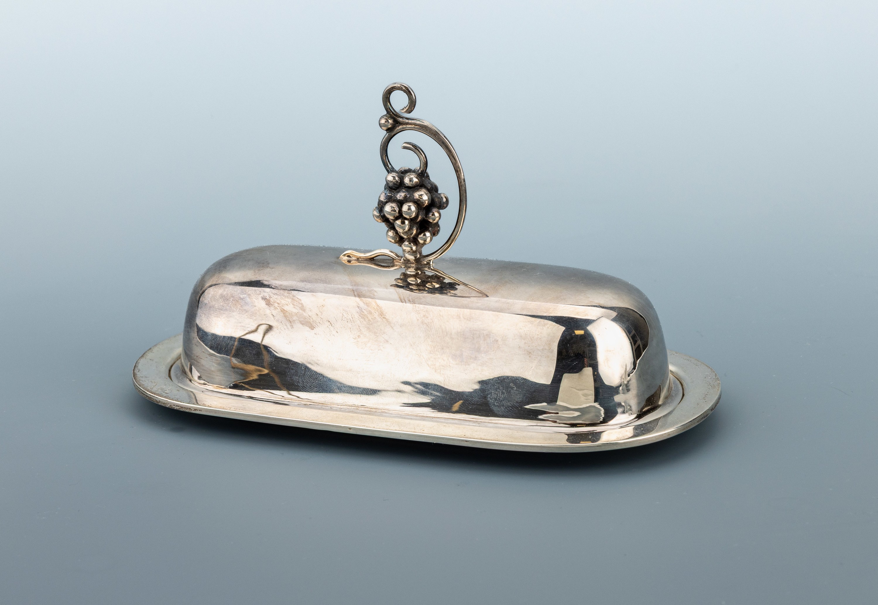 Image 27123643 - Butterdose, Mexiko, 925er Silber, schlichteovale Grundform, Deckel mit Weinlaubdekor ...