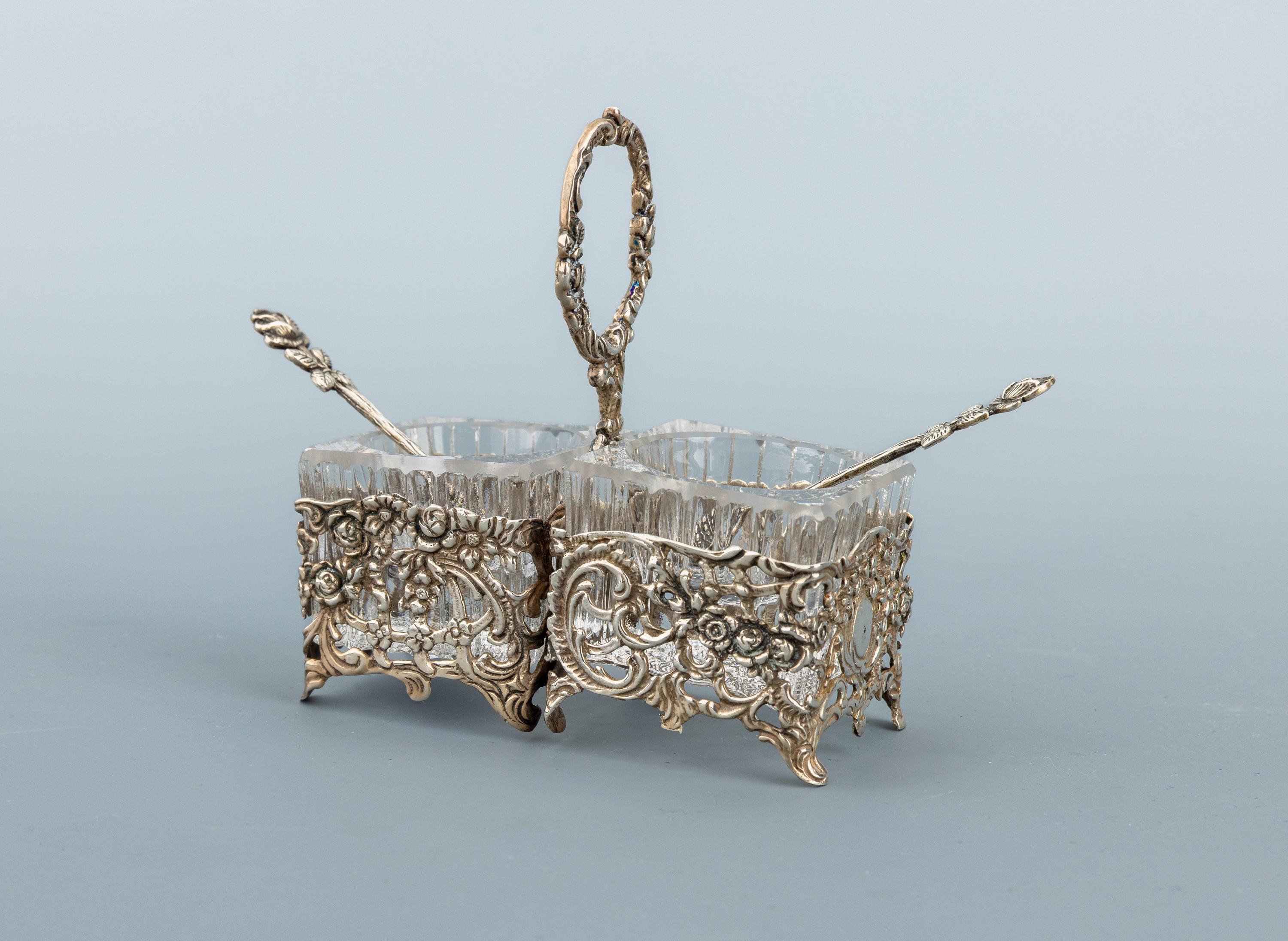Image 27123653 - Spice stand, Hanau, approx. 1900 , silver (tested), pierced decoration with rocaille, ...