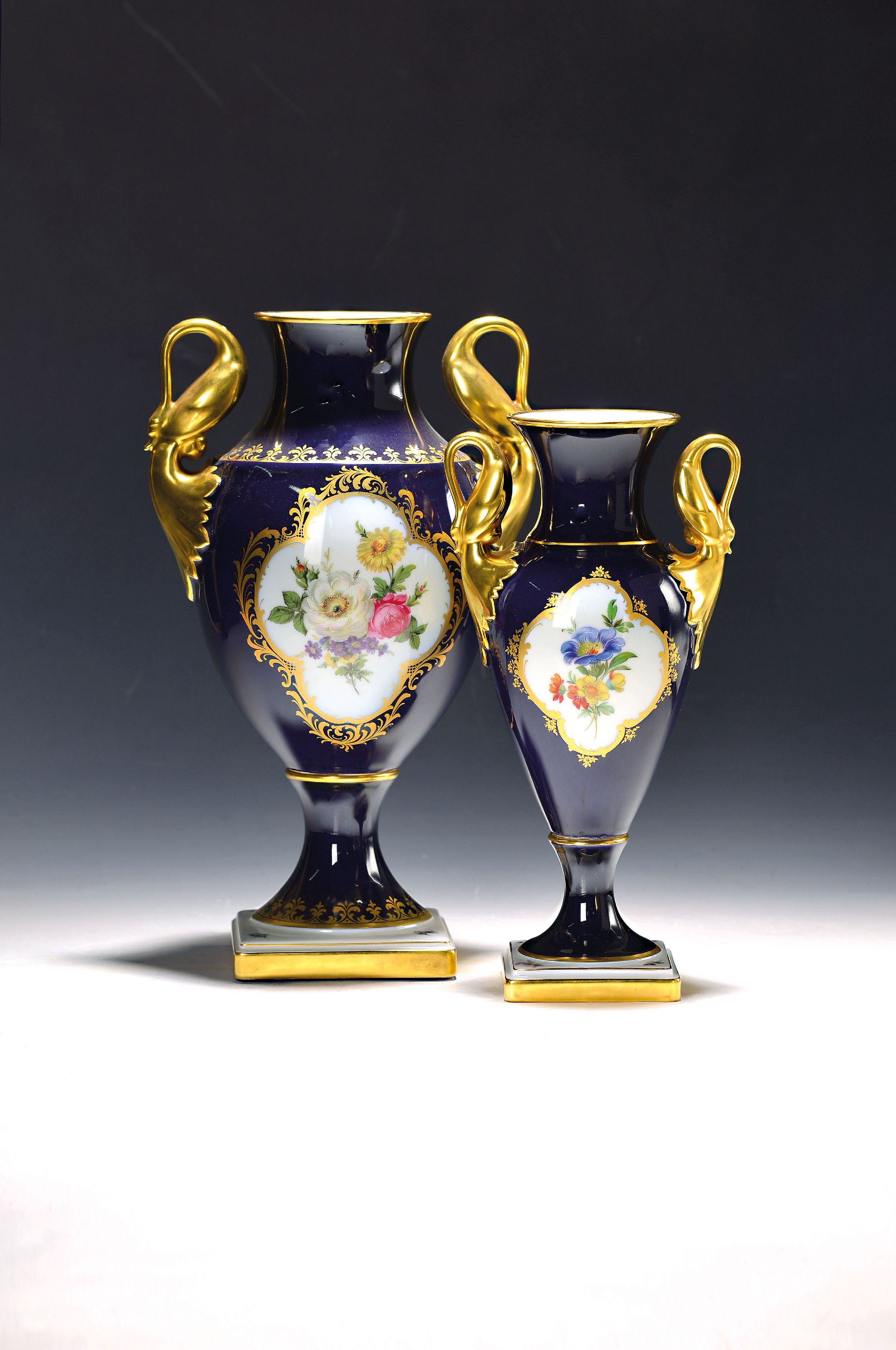 Image 27123691 - 2 magnificent vases sharp fire cobalt, emperor, 2nd. Half of the 20th century, porcelain, ...
