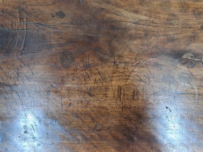 27123683j - Renaissance Truhe, Italien, um 1600, Nußbaummassiv, Front mit Reliefschnitzereien, ...