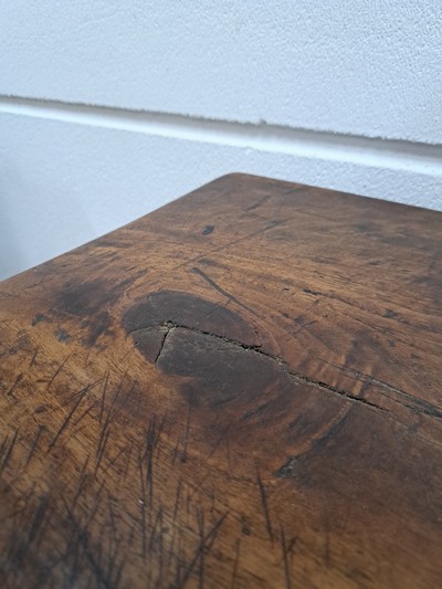 27123683k - Renaissance Truhe, Italien, um 1600, Nußbaummassiv, Front mit Reliefschnitzereien, ...