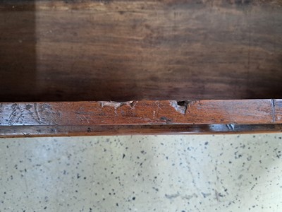 27123683o - Renaissance Truhe, Italien, um 1600, Nußbaummassiv, Front mit Reliefschnitzereien, ...