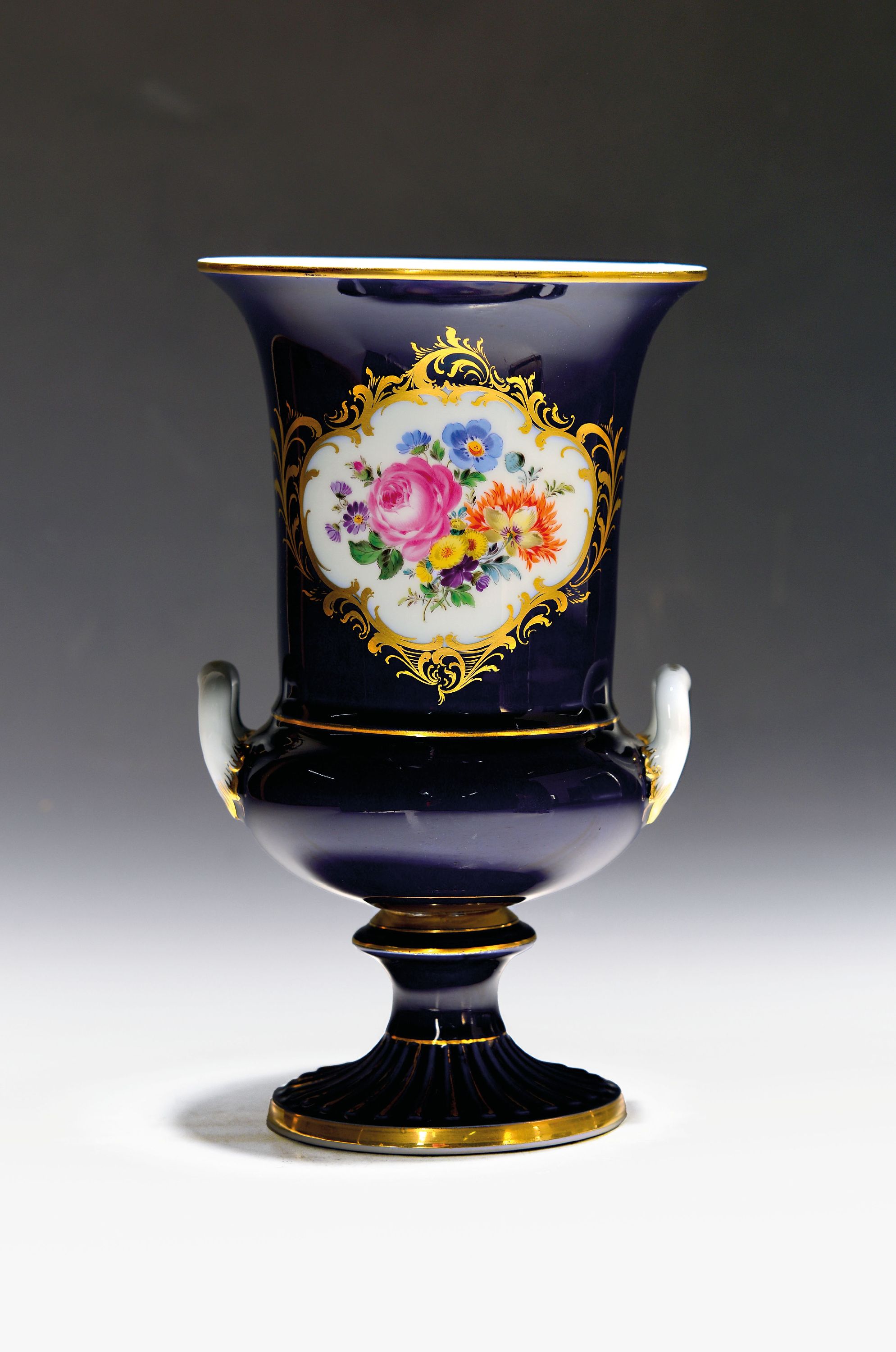Image 27123702 - Vase, Meissen, Pfeifferzeit, um 1924-34, 1. Wahl, kobaltblau glasiert, Goldstaffage, in ...