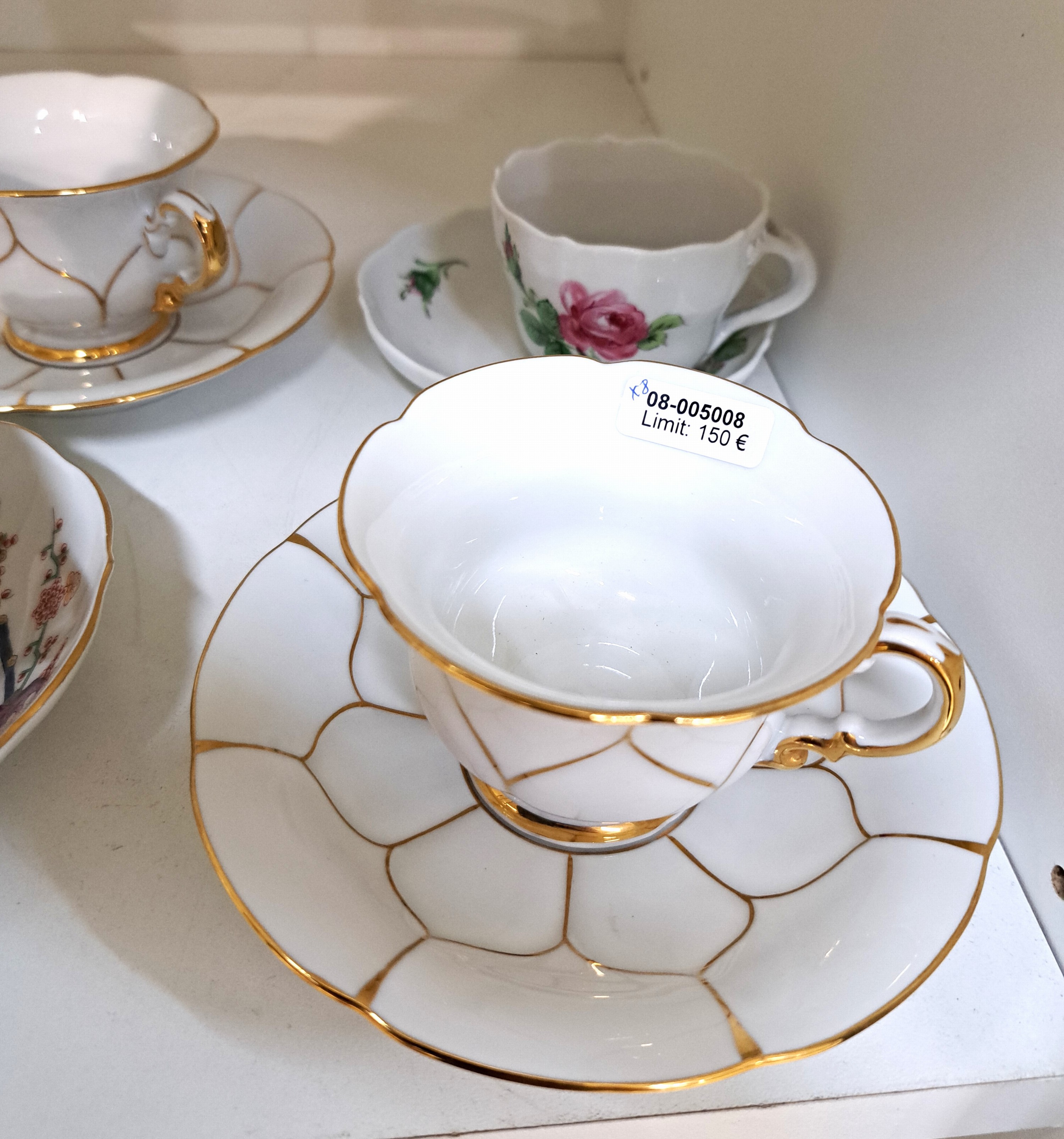 Detail a: 4 Mokkatassen mit Untertassen, Meissen, 20. Jh., 2. Wahl, 2x X-Form, H. ca. 5cm, 1x rote Rose, H. ca. 4cm, 1x Kakiemondekor, H. ca. 5cm
