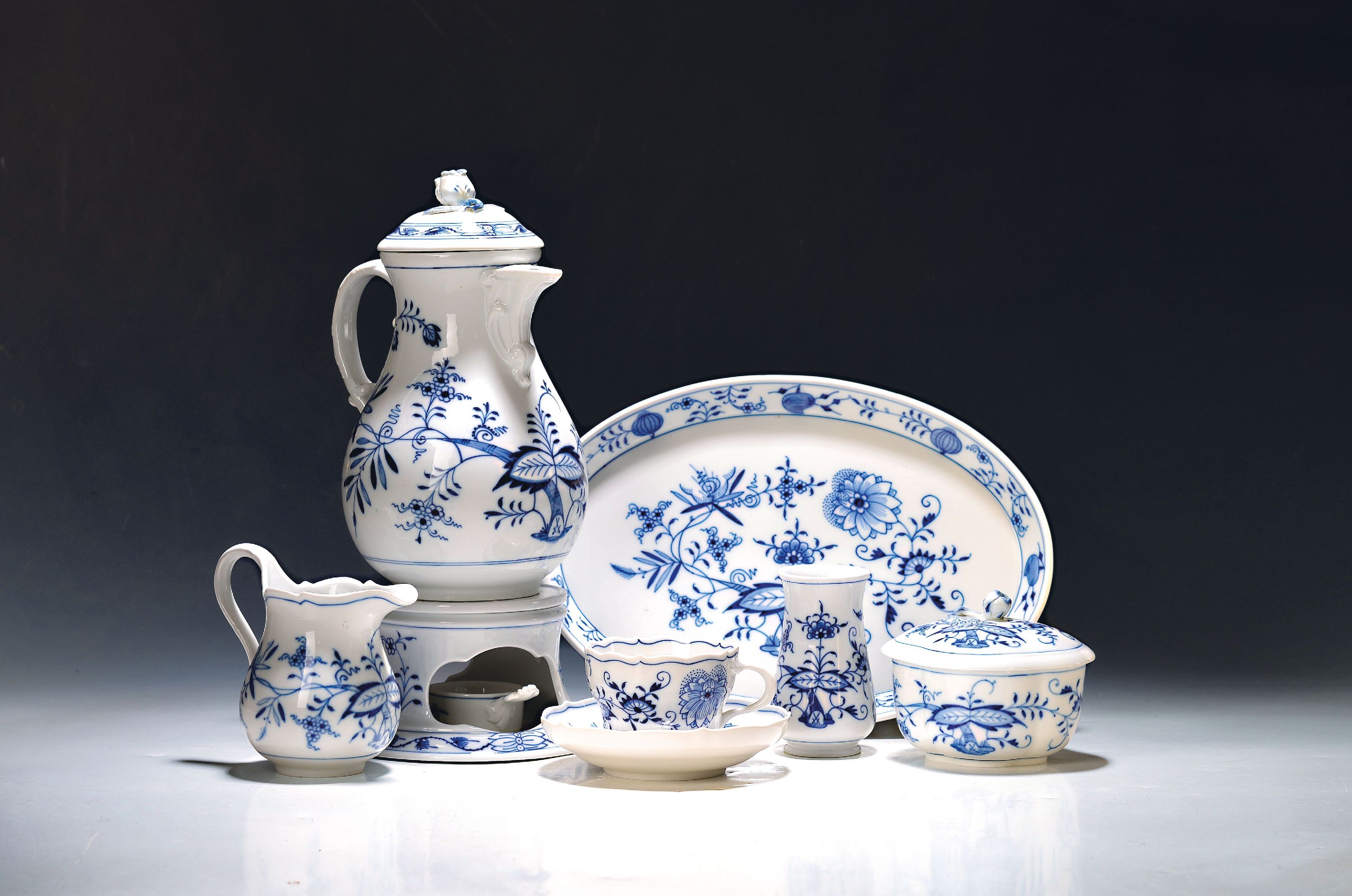 Image 27123712 - Kaffeeservice, Meissen, 20. Jh., 2. Wahl, blaues Zwiebelmuster unter der Glasur, ...