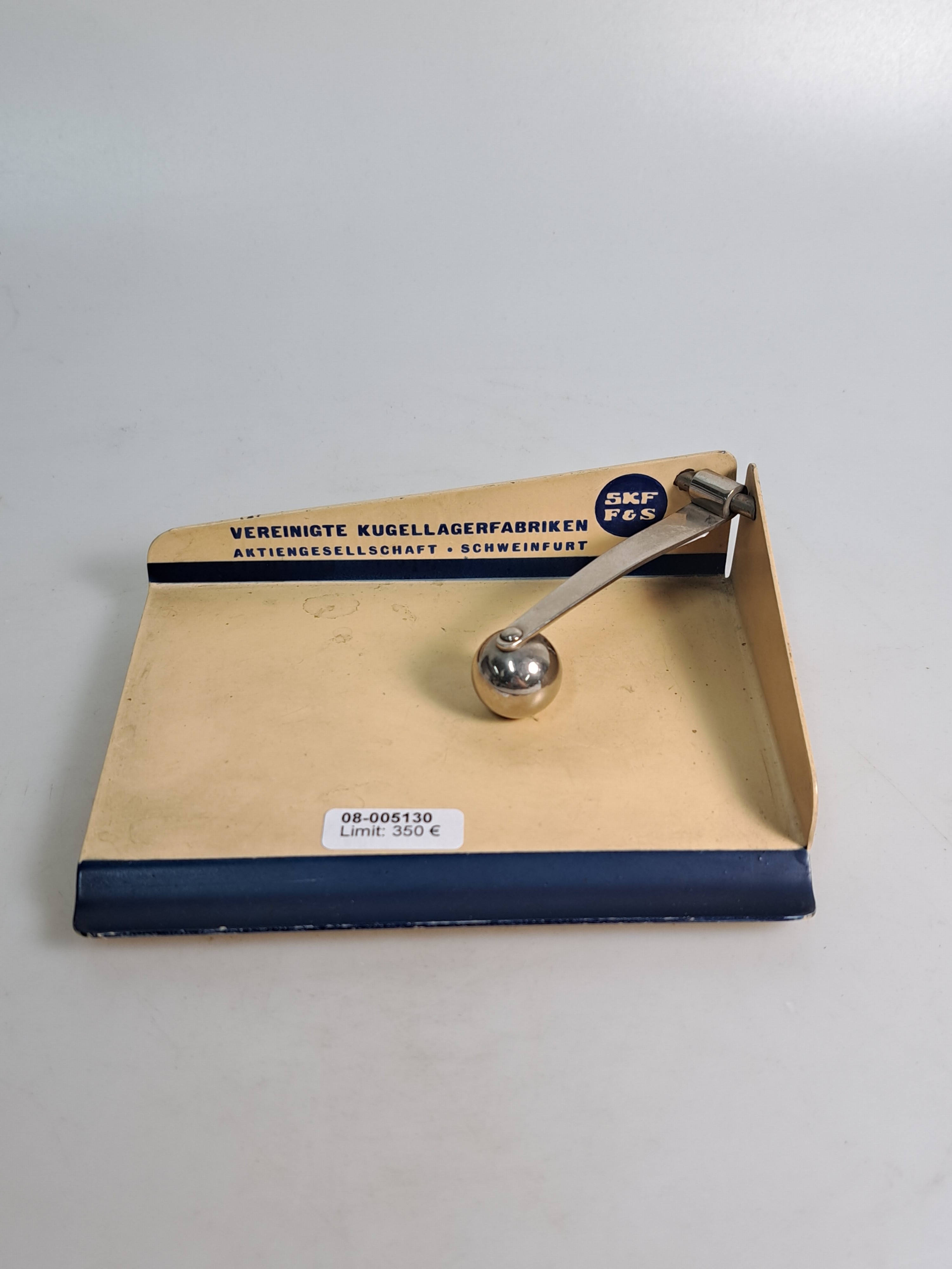Detail a: Marianne Brandt, Ruppel-Werke, Zettelkasten, Werbung Vereinige Kugellagerfabriken Aktiengesellschaft Schweinfurt, lackiert, l. Gebr.spuren, ca. ...