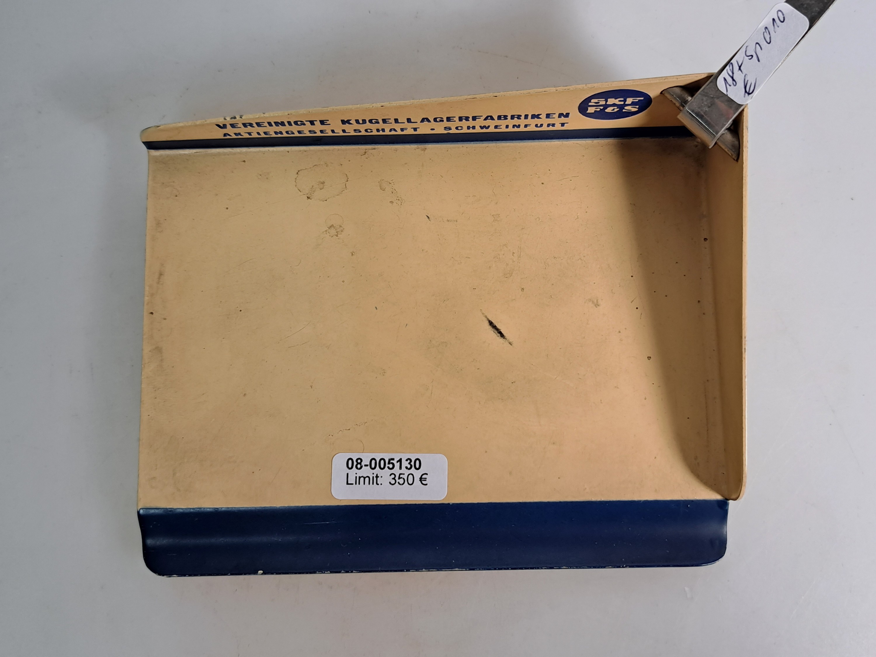 Detail d: Marianne Brandt, Ruppel-Werke, Zettelkasten, Werbung Vereinige Kugellagerfabriken Aktiengesellschaft Schweinfurt, lackiert, l. Gebr.spuren, ca. ...