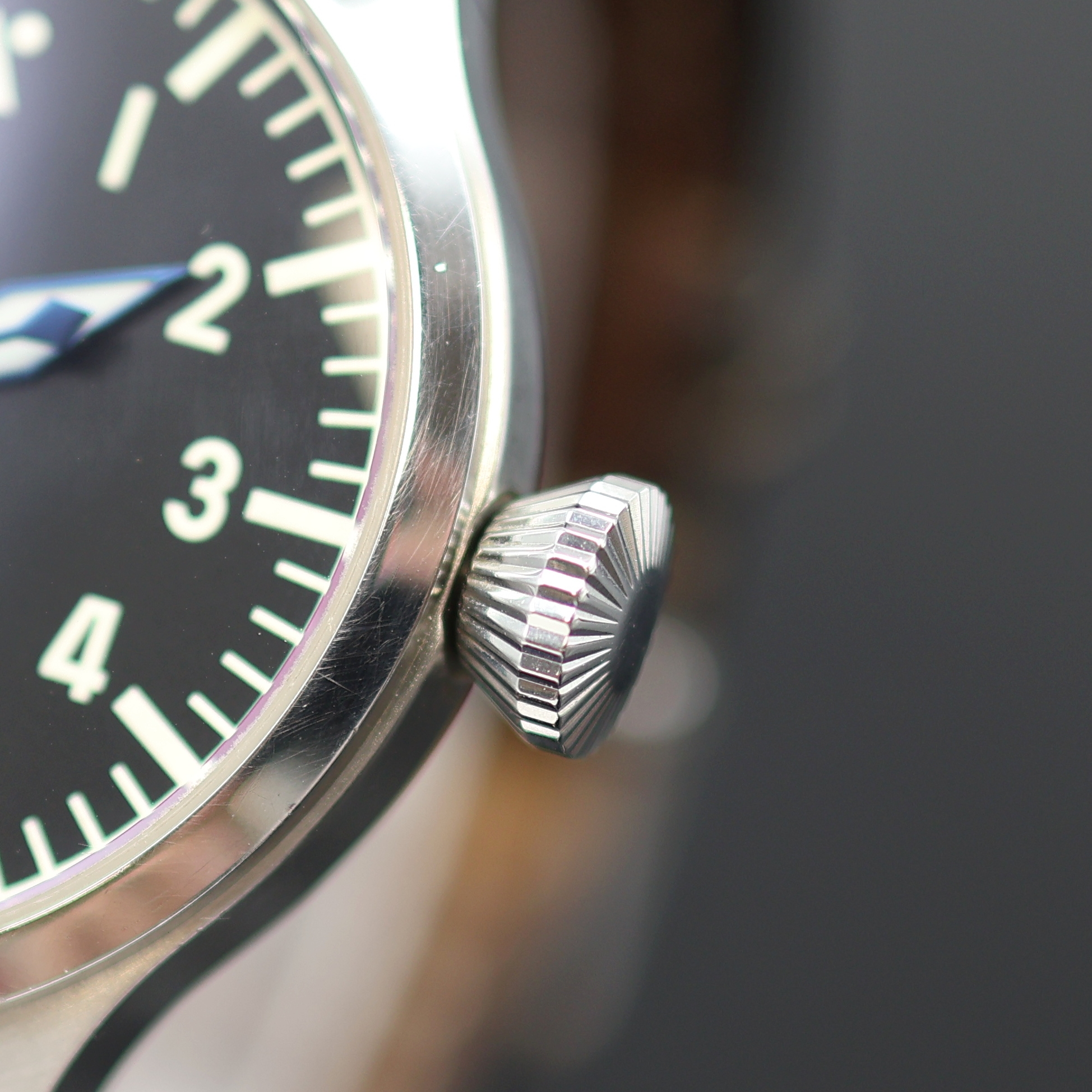 Detail c: STEINHART auf 333 Stück limitierte Fliegeruhr in Stahl, Schweiz um 2010, Automatik, großes 2-tlg. Geh., Boden m. Signatur u. Limitierung (251/333) ...