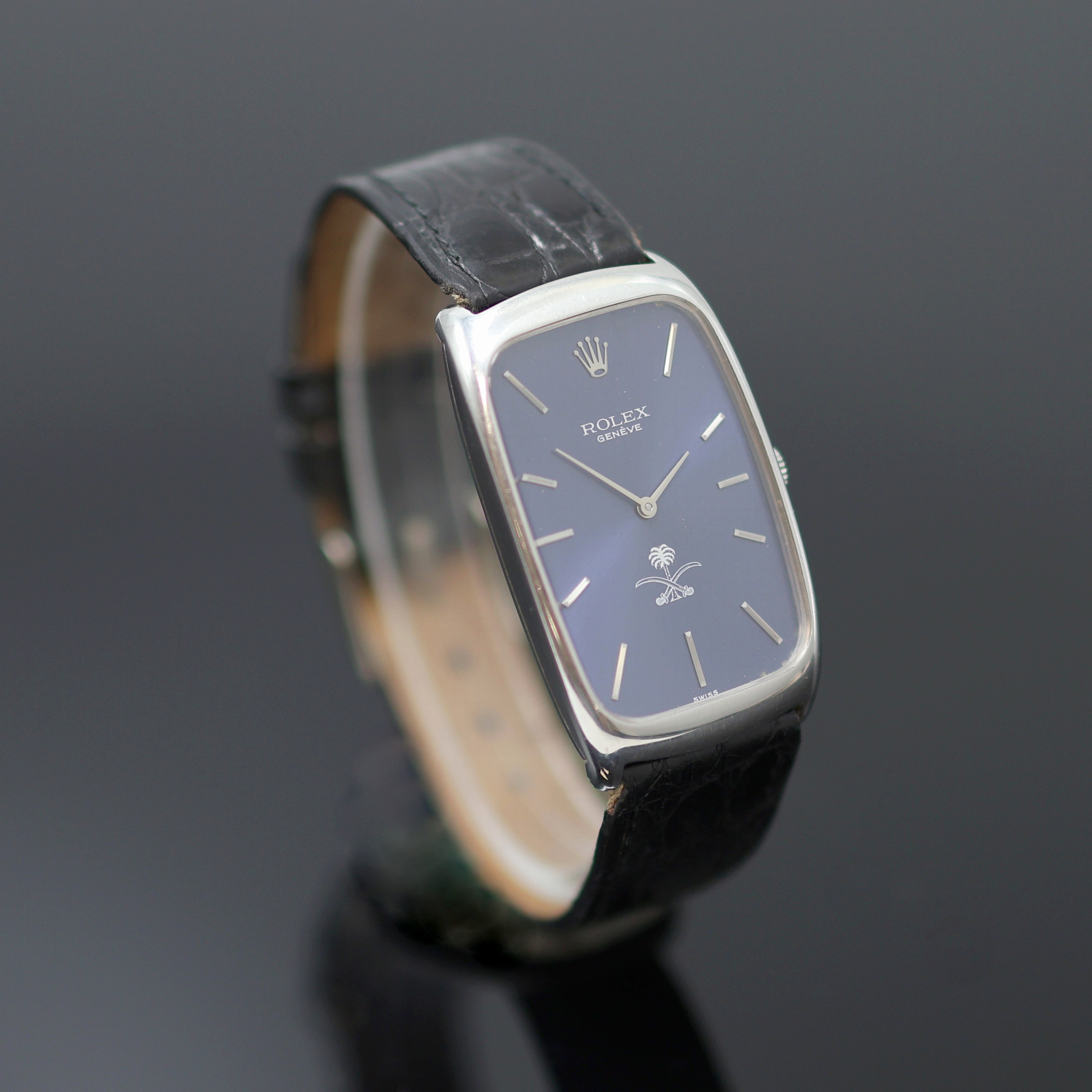 Detail a: ROLEX Cellini seltene Armbanduhr in WG 750/000 Referenz 4108 mit Wappen Saudi-Arabiens, Schweiz um 1981, Handaufzug, abgerundetes rechteckiges Geh., ...