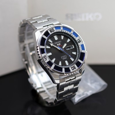 27123789a - SEIKO 5 Sports Herrenarmbanduhr in Stahl Referenz SRP203K1, Japan um 2015, Automatik, ...