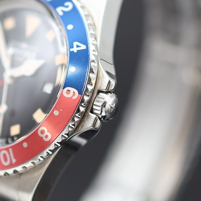 27123796c - DAVOSA GMT Herrenarmbanduhr in Stahl, Schweiz um 2020, Quartz, 2-tlg. Geh. am orig. ...