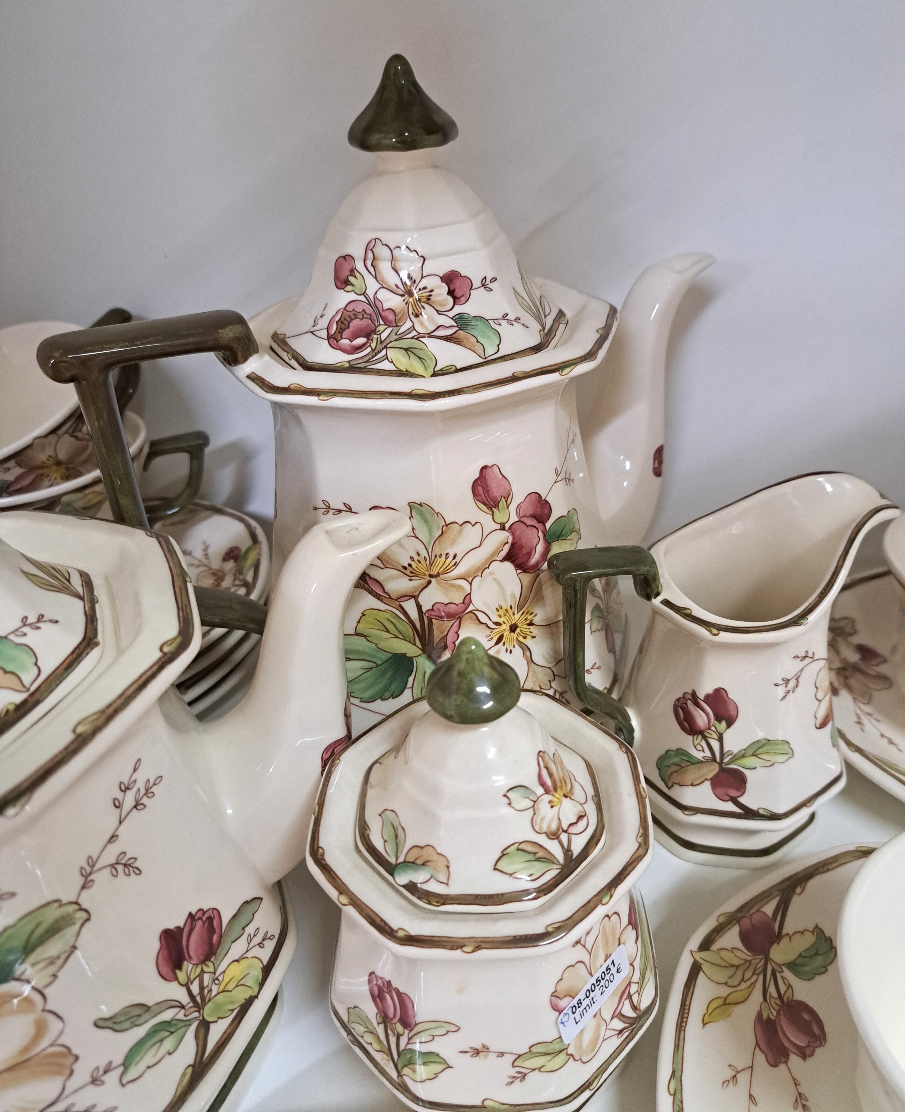 Detail k: Frühstücksgeschirr für 8 Personen, Villeroy & Boch, Modell Portobello, Kaffeekanne, Teekanne, 8 Tassen mit Untertassen, 8 Kuchenteller, 6 ...