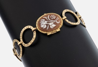 27123811a - 8 kt Gold Armband, GG 333/000 gepr., ovale Glieder, mittig Glied mit Kamee, florale ...