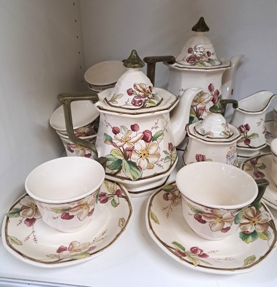 27123899b - Frühstücksgeschirr für 8 Personen, Villeroy & Boch, Modell Portobello, Kaffeekanne, ...