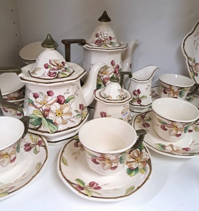27123899c - Frühstücksgeschirr für 8 Personen, Villeroy & Boch, Modell Portobello, Kaffeekanne, ...