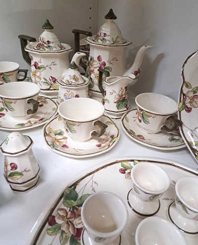 27123899h - Frühstücksgeschirr für 8 Personen, Villeroy & Boch, Modell Portobello, Kaffeekanne, ...
