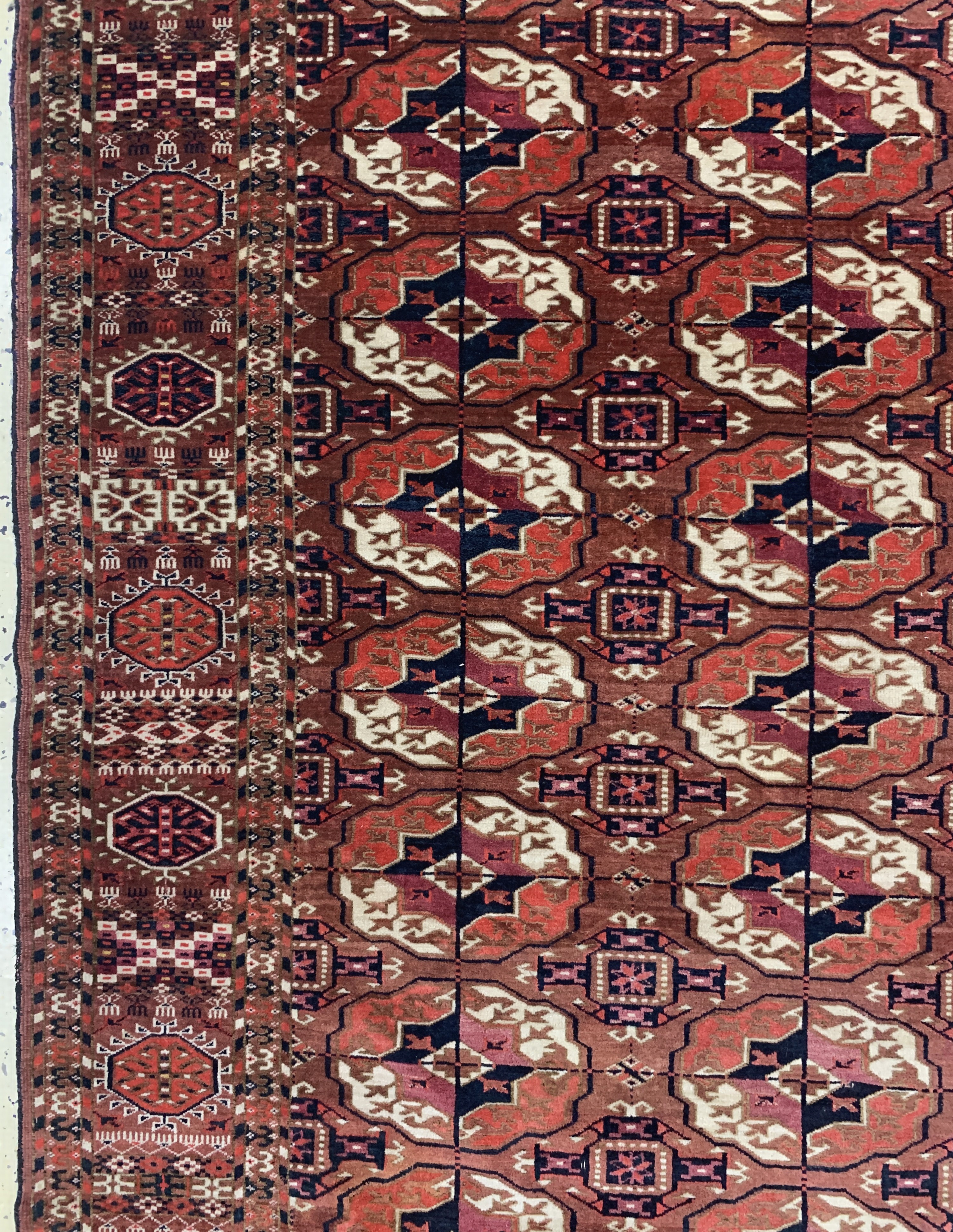 Detail d: Tekke"Hauptteppich"antik, Turkmenistan, 19.Jhd, Wolle auf Wolle, ca. 277 x 207 cm, EHZ: 2-3