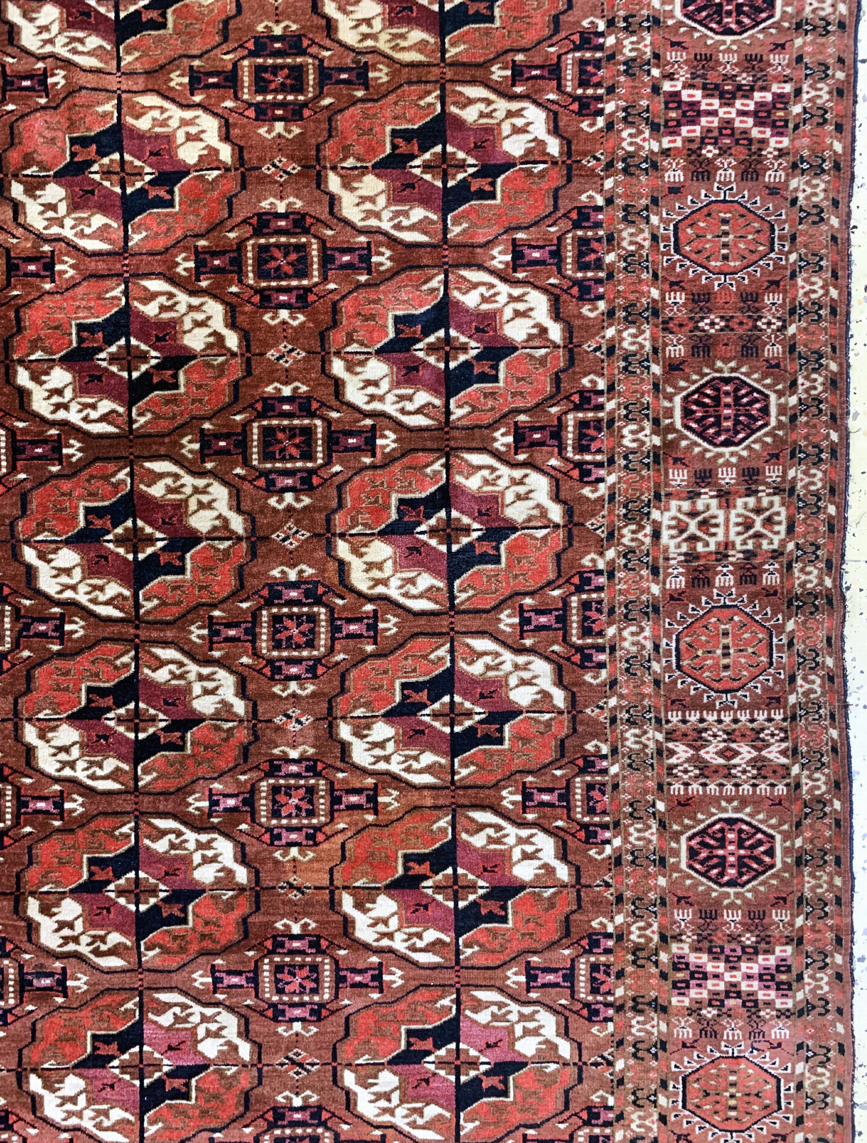 Detail e: Tekke"Hauptteppich"antik, Turkmenistan, 19.Jhd, Wolle auf Wolle, ca. 277 x 207 cm, EHZ: 2-3
