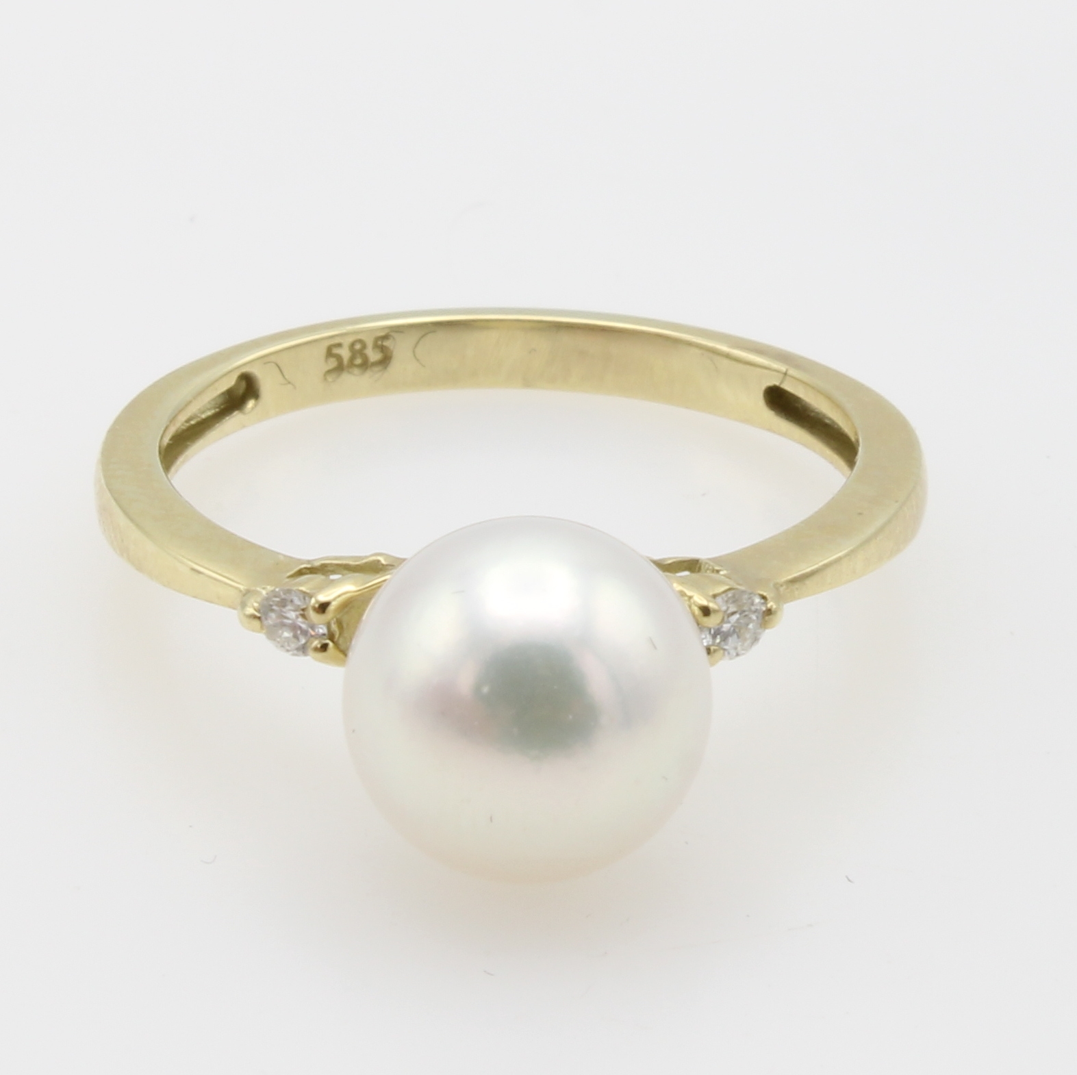Image 27123943 - Ring mit Brillanten und Akoyazuchtperle, GG 585/000, 2 Brill. zus. ca. 0.05 ct Weiß/si, ...