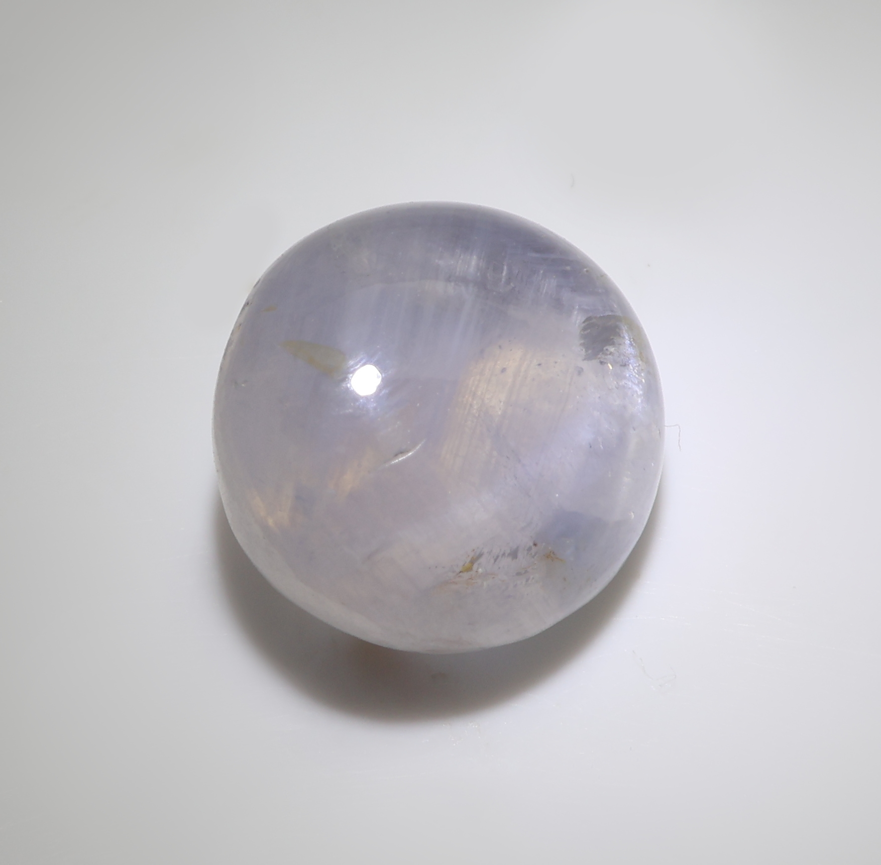 Detail b: Loser Stern-Saphir, 3.73 ct, ovaler Cabochon