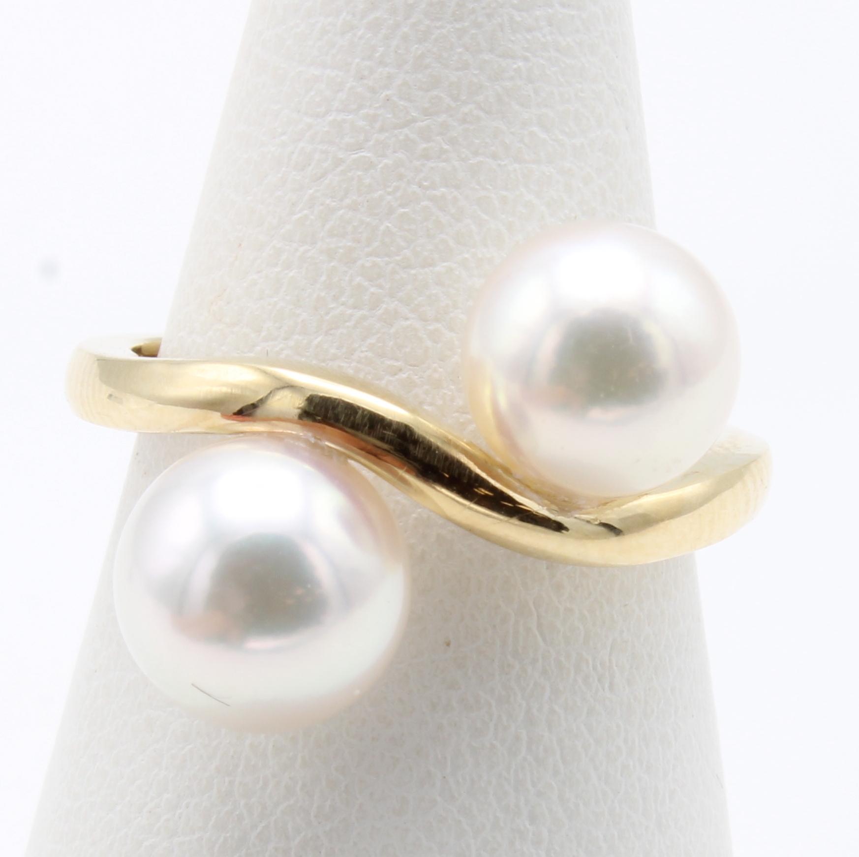 Image 27123947 - Ring mit Akoyazuchtperlen, GG 585/000, 2 weiß-l.roséfarb. Perlen, D. ca. 7.5-8.5 mm, ...