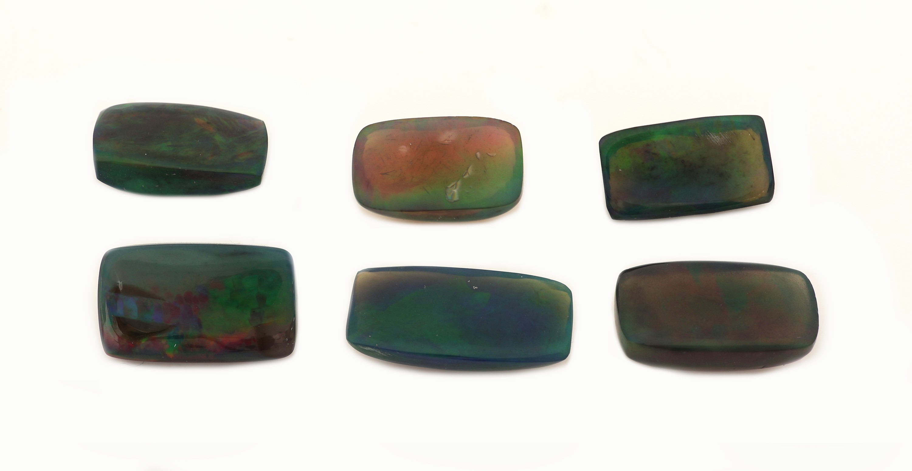 Detail a: 6 lose Schwarzopale, 17.22 ct, Cabochons, versch. Größen und Farbspiele, wohl beh.