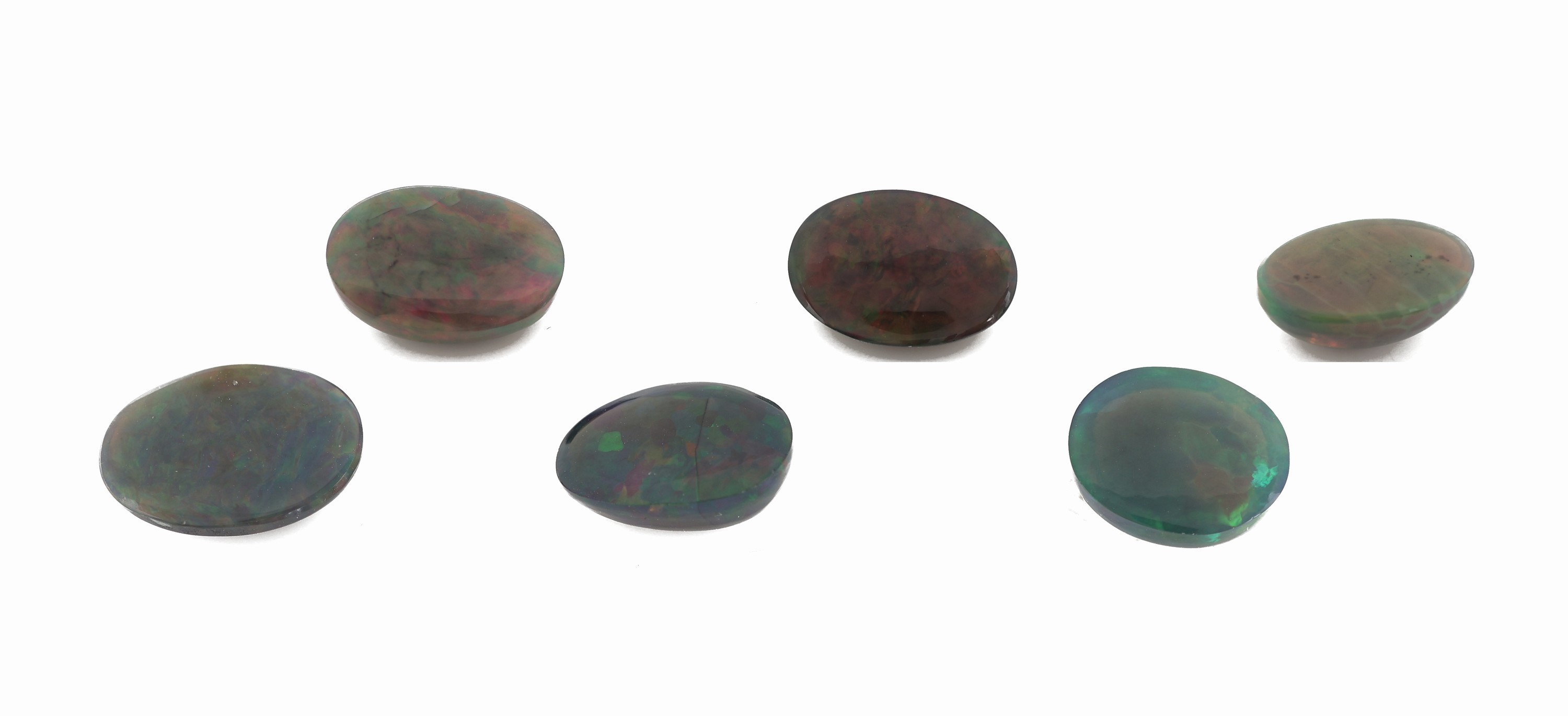 Detail a: 6 lose Schwarzopale, 18.20 ct, ovale Cabochonsin versch. Größen und Farbspielen, wohl beh.