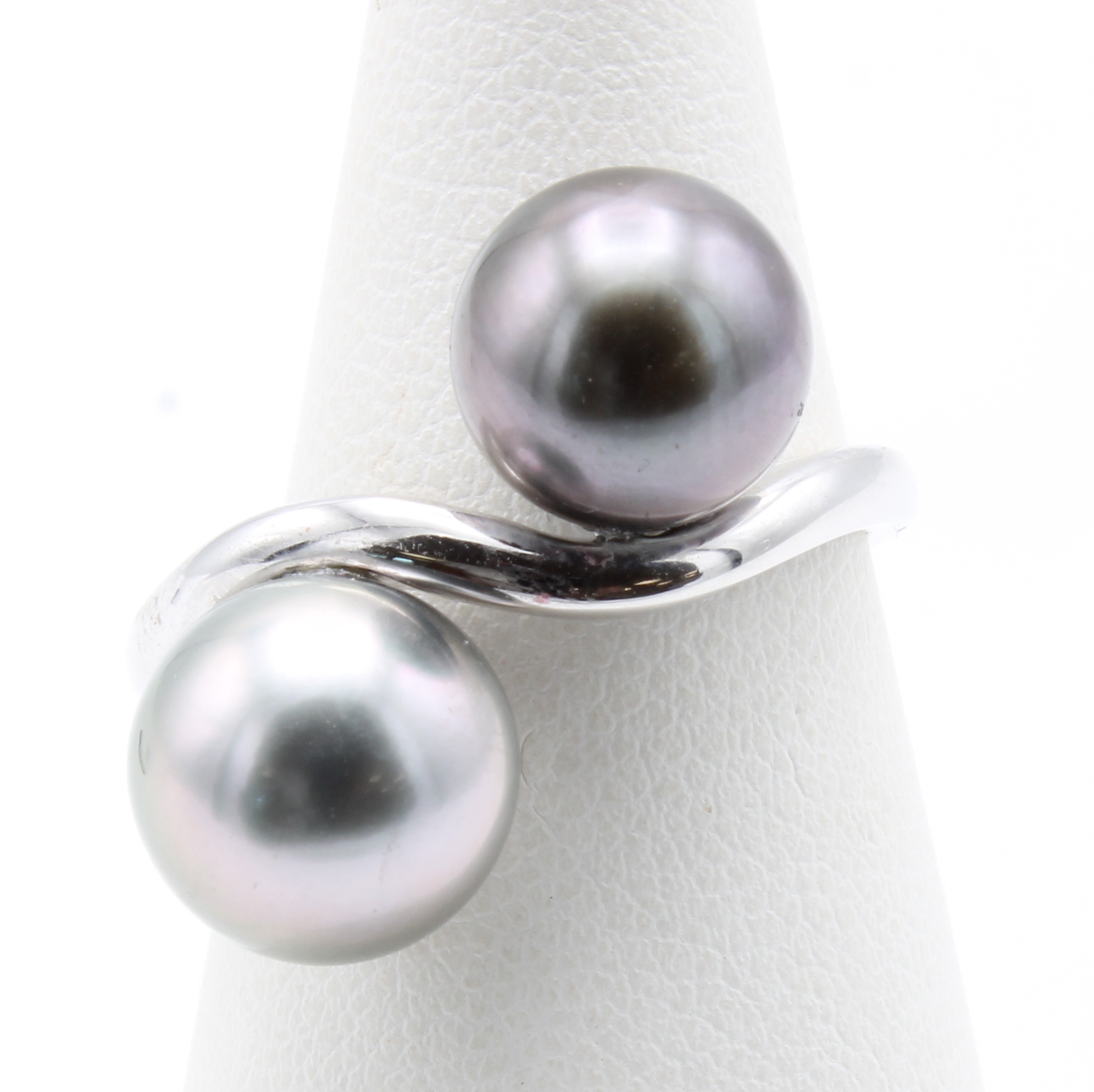 Image 27123972 - Ring mit Tahitizuchtperlen, WG 585/000, 2 runde Perlen v. silber- u. dunkelgrauem ...