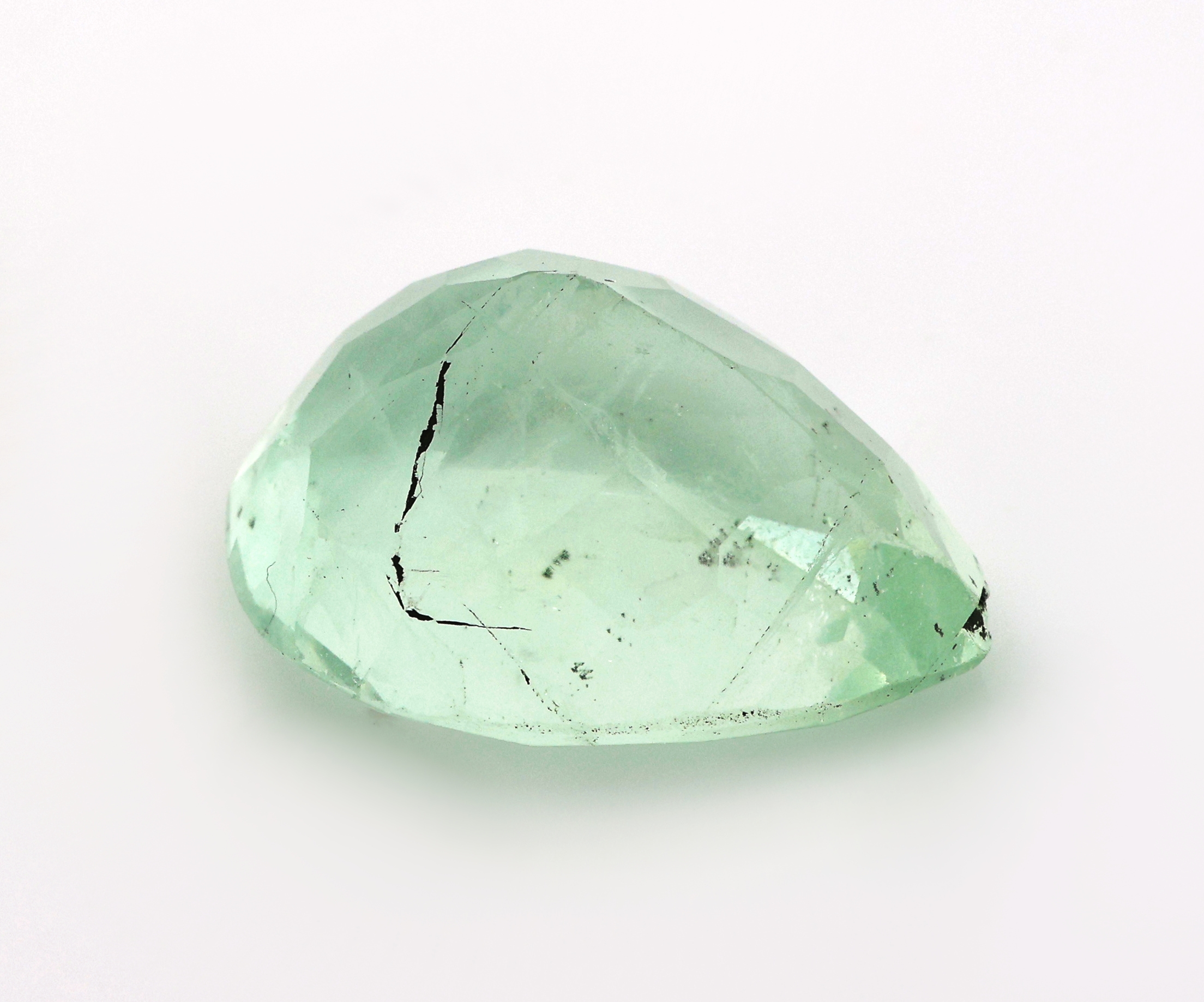 Detail b: Loser Aquamarin, ca. 20.25 ct, facett. Tropfen, ca. 19.76 x 15.31 x 10.45 mm, Ausbruch an Spitze