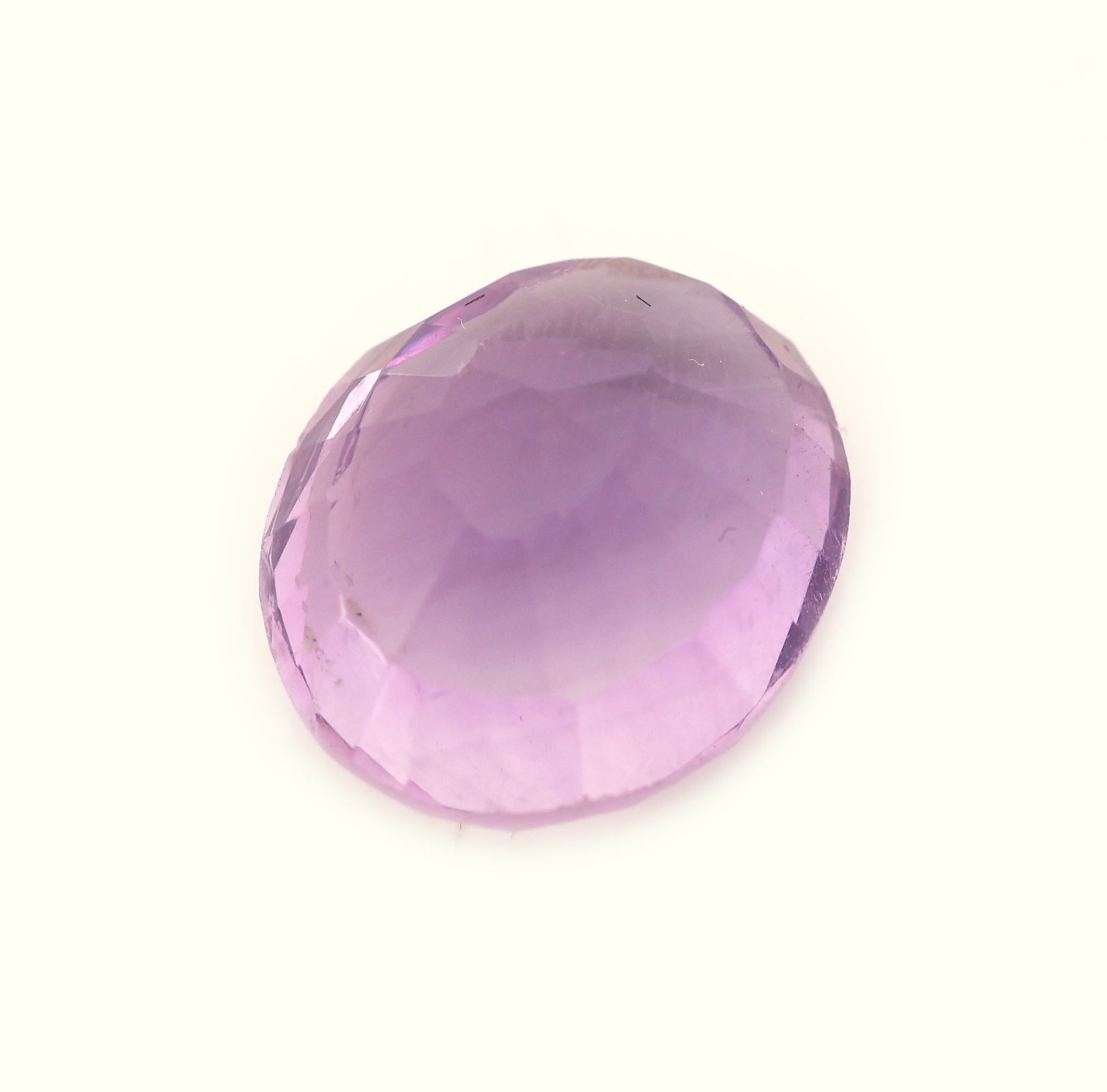 Detail a: Loser Amethyst, ca. 5.88 ct, ovalfacett.