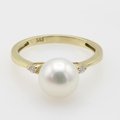Image Ring mit Brillanten und Akoyazuchtperle, GG 585/000, 2 Brill. zus. ca. 0.05 ct Weiß/si, ...