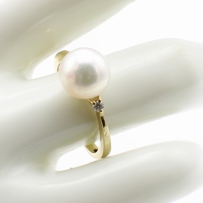 27123943a - Ring mit Brillanten und Akoyazuchtperle, GG 585/000, 2 Brill. zus. ca. 0.05 ct Weiß/si, ...