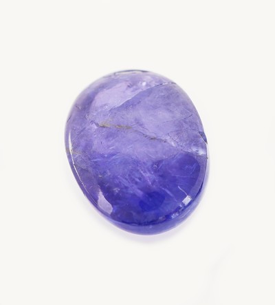 27123948b - Loser Tansanit, 10.10 ct, ovaler Cabochon, ca.13.88 x 10.52 x 7.62 mm Schätzpreis: 1900, ...