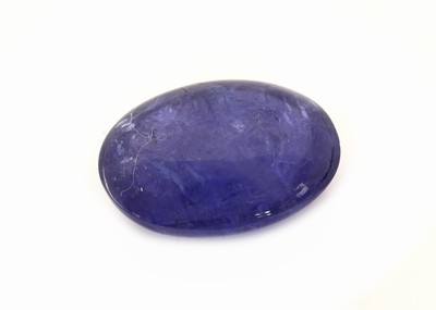 27123951b - Loser Tansanit, 8.56 ct, ovaler Cabochon, ca. 14.2 x 10.1 x 6.6 mm Schätzpreis: 1600, - ...