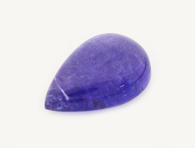 27123952b - Loser Tansanit, 9.18 ct, tropfenf. Cabochon, ca. 16.1 x 10.9 x 5.9 mm Schätzpreis: 1800, ...