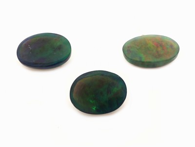 27123953a - 3 lose Schwarzopale, zus. ca. 8.59 ct, ovale Cabochon, versch. Größen, versch. ...
