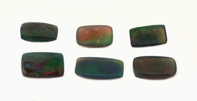 27123954a - 6 lose Schwarzopale, 17.22 ct, Cabochons, versch. Größen und Farbspiele, wohl beh. ...