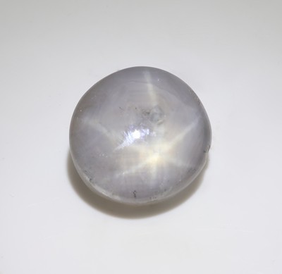 27123964a - Loser Sternsaphir, ca. 5.22 ct, Cabochon Schätzpreis: 980, - EUR