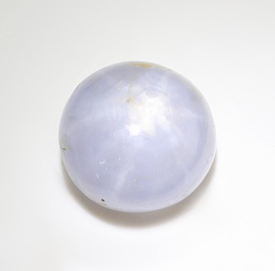 27123971b - Loose star sapphire, 7.61 ct, round cabochon Valuation Price: 1400, - EUR