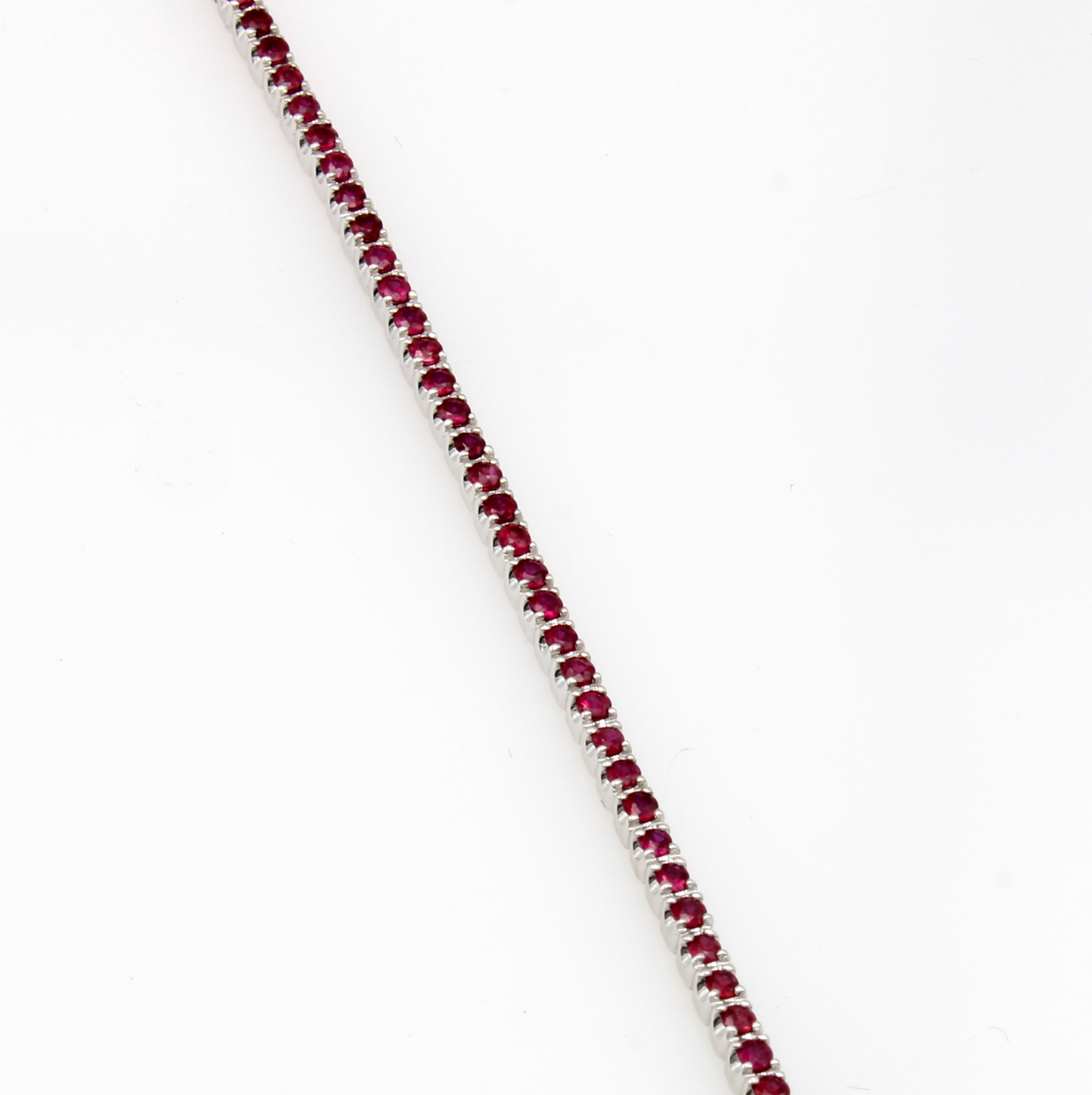 Image 27124009 - Rivierarmband mit Rubinen, WG 750/000, fac. Rubine zus. ca. 2.30 ct, Kastenschl. m. zwei ...
