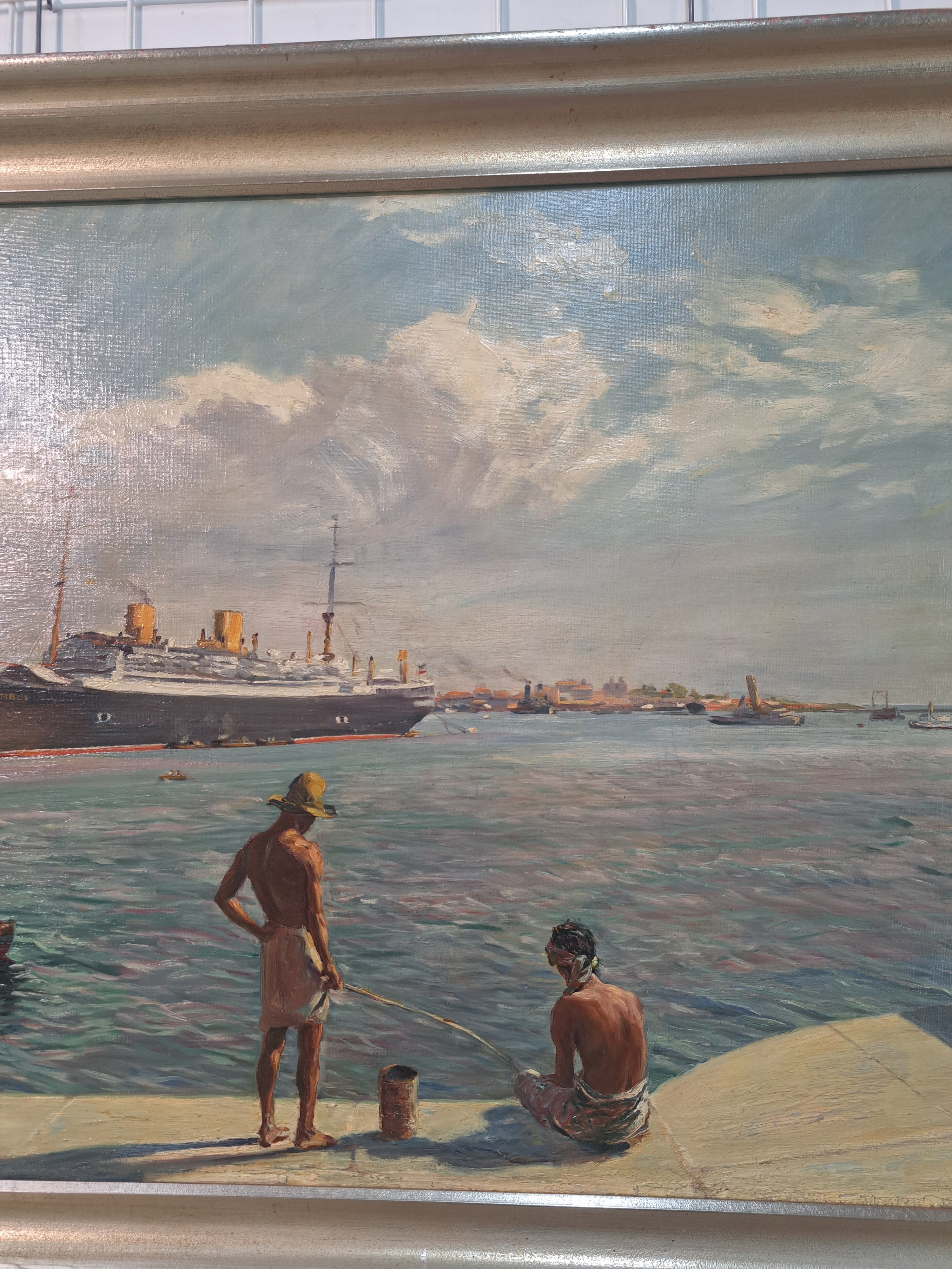 Detail d: Arnold Busch, 1876 Grünenplan-1951 Cismar, Der Kreuzfahrtdampfer Columbus in einem asiatischen Hafen, im Vordergrund Jungen am Kai, Öl/Lwd/Holz, ...