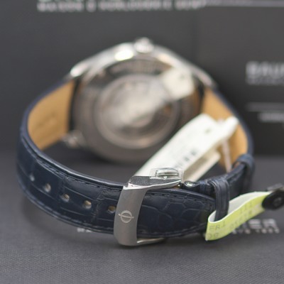27124075c - BAUME & MERCIER Clifton ungetragene Herrenarmbanduhr mit sichtbarer Unruh Referenz ...
