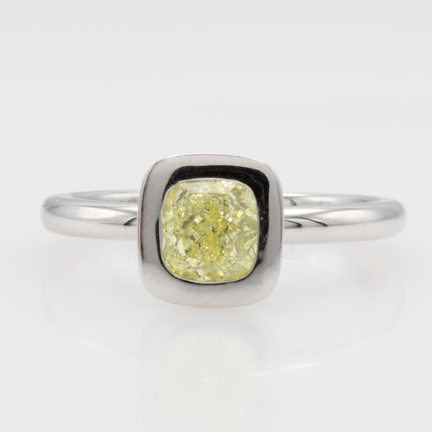 Image 27124306 - Ring mit Diamant, WG 750/000, Diam. in eckiger Fassung 1.01 ct natural fancy intense ...