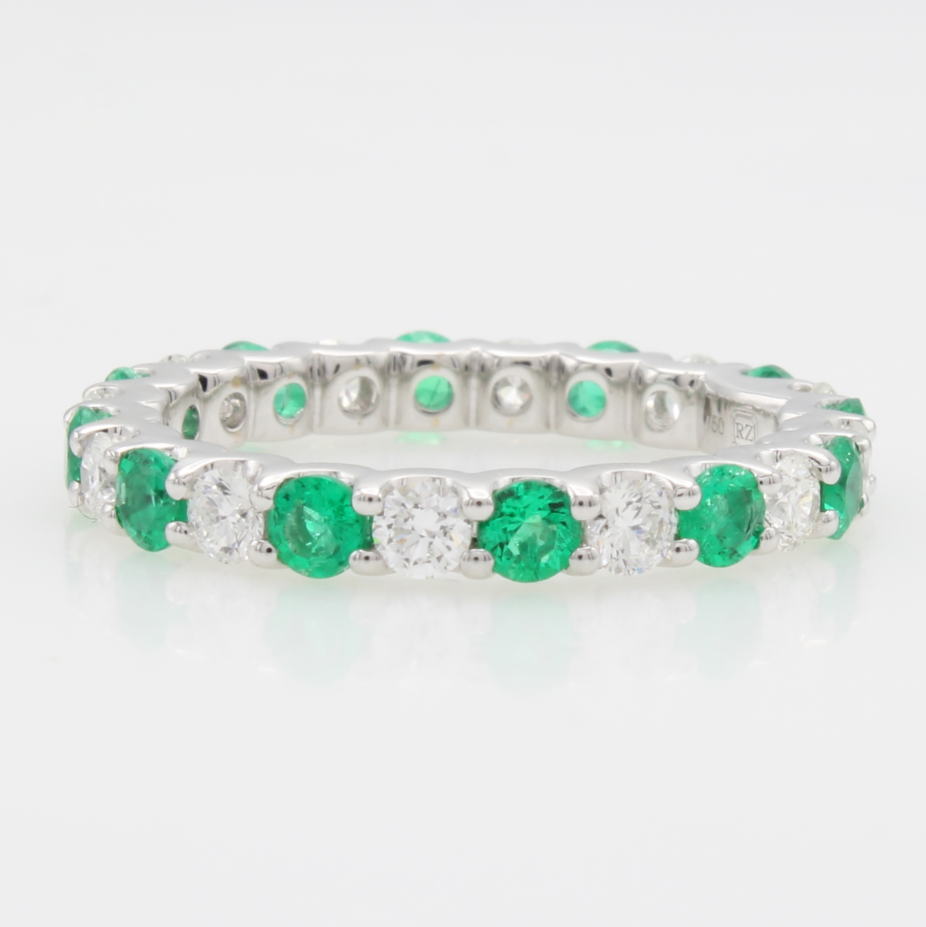 Image 27124308 - Memoryring mit Smaragden und Brillanten, WG 750/000, 12 fac. Smaragde zus. ca. 1.10 ct, ...