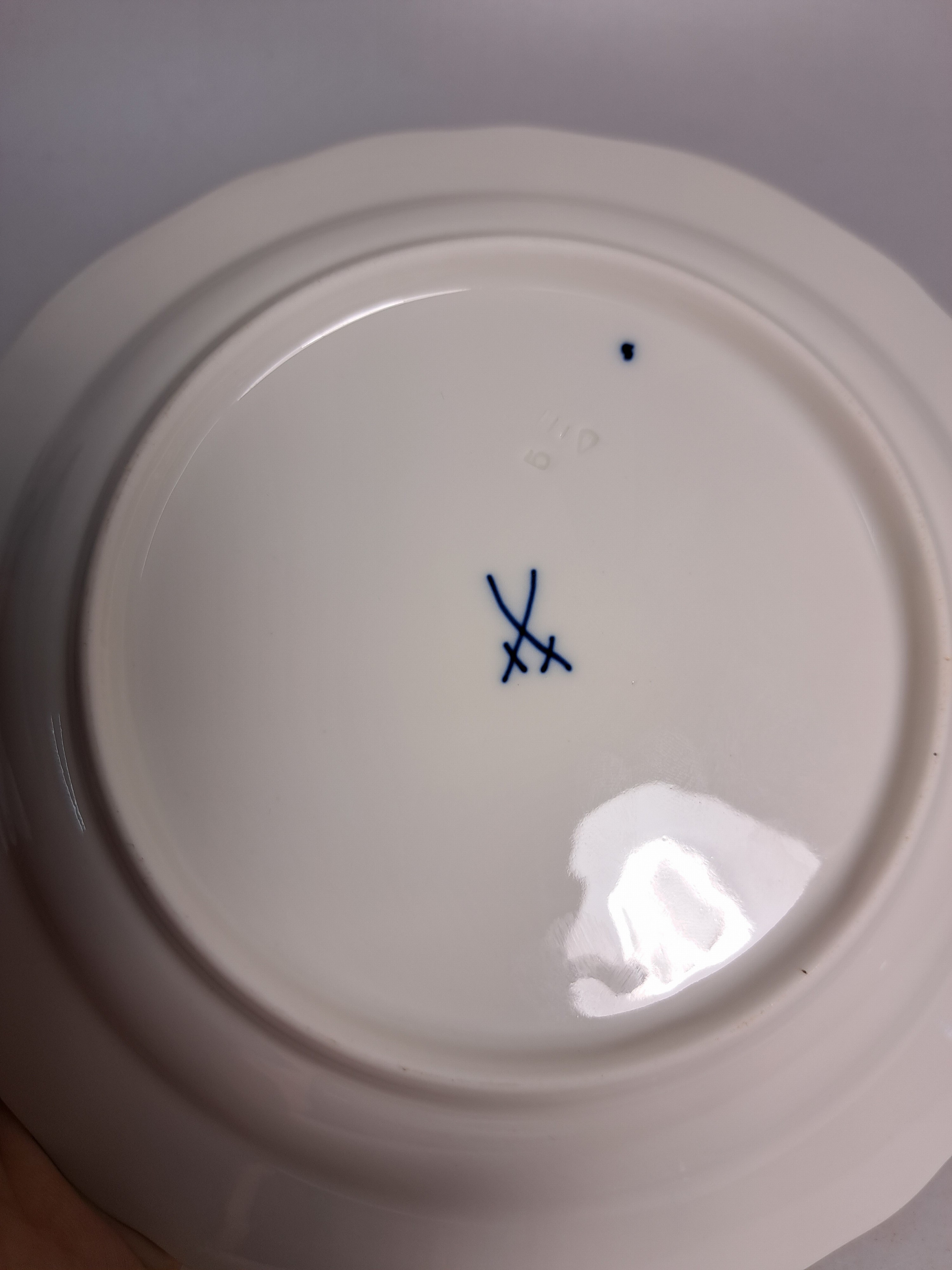 Detail p: Kaffeeservice für 12 Personen, Meissen, 20. Jh., Zwiebelmuster, große und, kleinere Kaffeekanne, 3 Milchkännchen, 2 Zuckerdosen, 12 Tassen mit ...