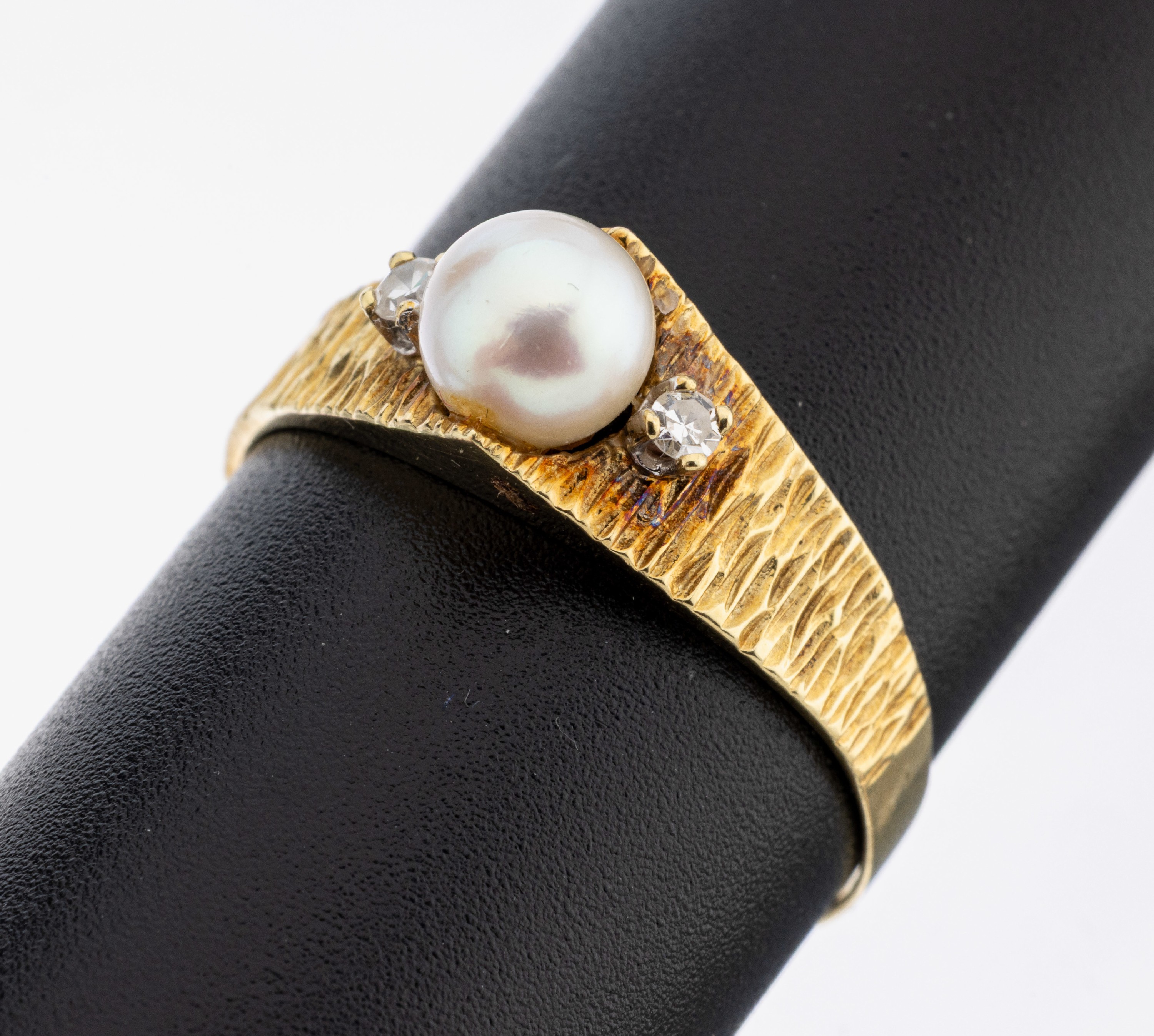 Image 27124316 - 14 kt Gold Perl-Diamant-Ring, GG 585/000, Oberfläche strukturiert, mittig Zuchtperle, ...