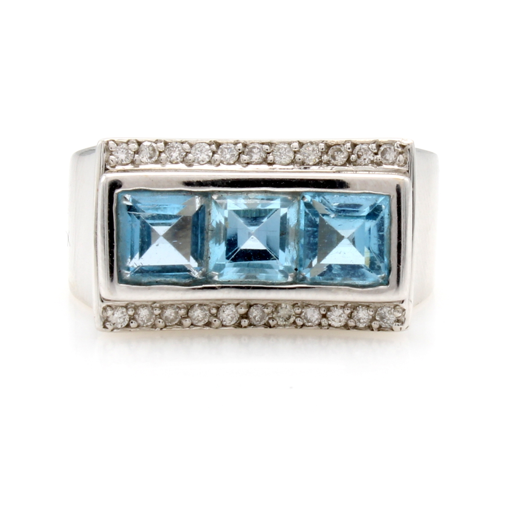 Image 27124325 - Ring mit Blautopasen und Brillanten, WG 585/000, 3 carréef. Blautopase (beh.), Brill. ...